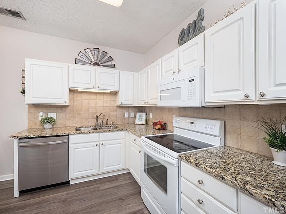 Building Photo - 2511 Huntscroft Ln