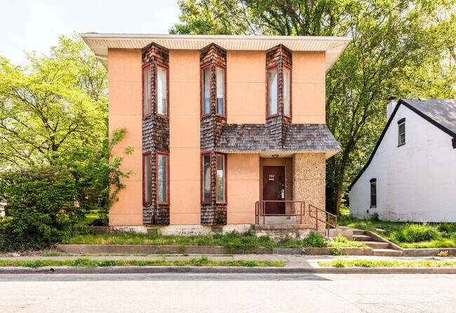 Building Photo - 704 S High St