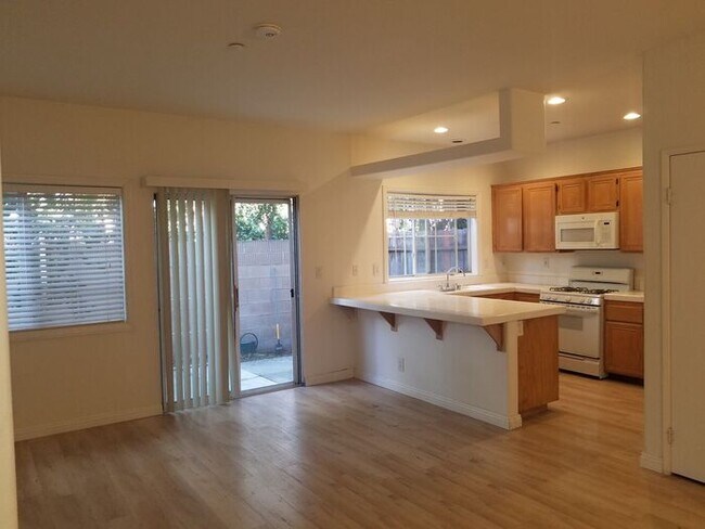 Building Photo - 7405 Western Bay Dr