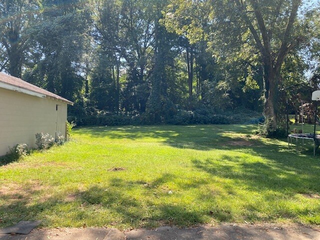 Building Photo - Quiet Bungalow in the City Limits