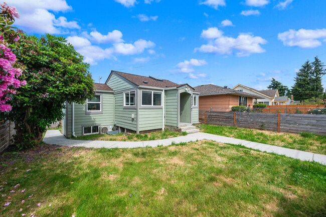 Foto del edificio - 8717 16th Ave SW