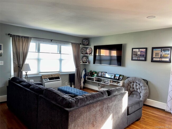 Building Photo - 33 Farber Dr