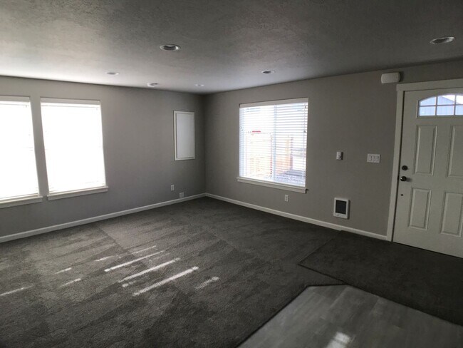 Foto del edificio - 957 NW Oak Ave