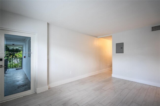 Building Photo - 465 NE 59th St