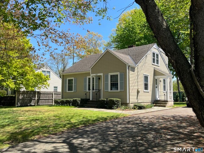 Foto del edificio - 427 Westford Dr