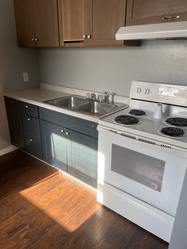 Foto del edificio - 2331 N Rosedale Ave
