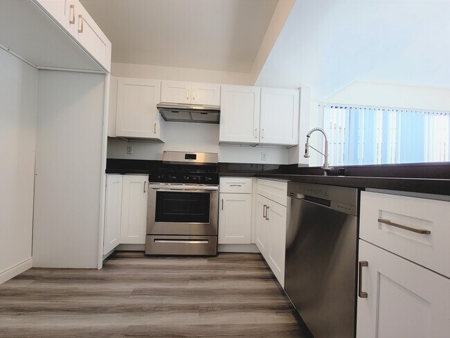 Building Photo - 1138 San Rafael Ave