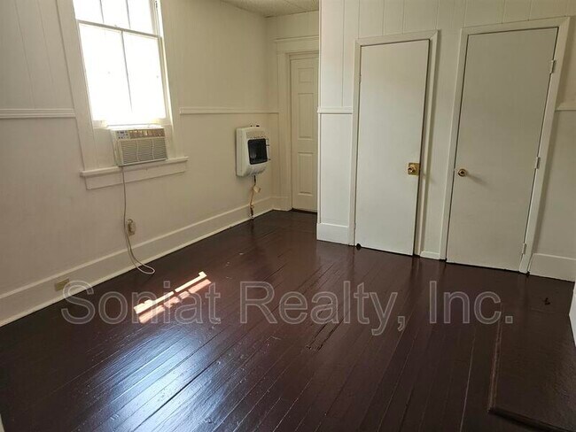 Building Photo - 517 S Genois St