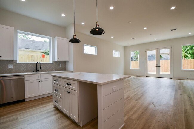 Foto del edificio - 2305 Maury St