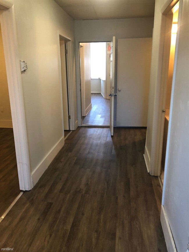 Building Photo - 1 br, 1 bath Apartment - Gladden Building #13
