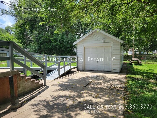 Building Photo - Floor-tastic Retreat: Rent this 3 Bed/1 Ba...