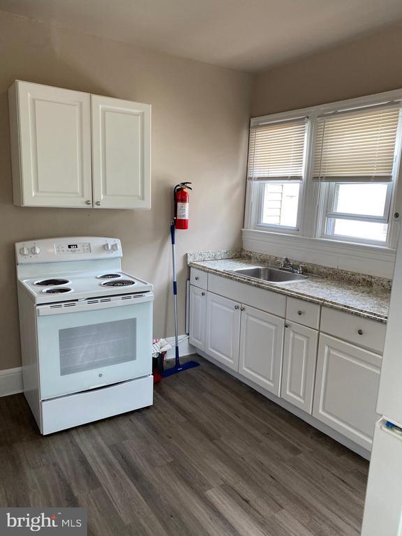 Building Photo - 14 Walnut St