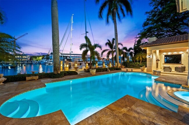 Building Photo - 2508 Mercedes Dr