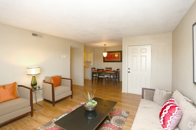 2HAB, 1BA - 912 ft² - Sala de estar - Britton Crossing