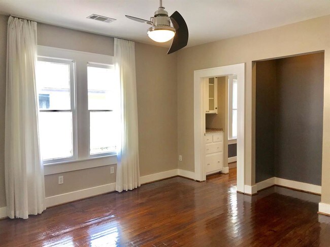 Foto del edificio - 2215 Harvard St