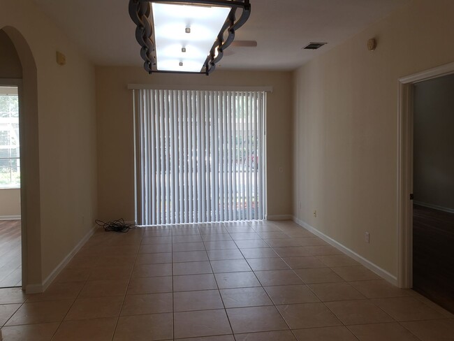 Foto del edificio - Ground Floor, Remodeled, Spacious Condo in...