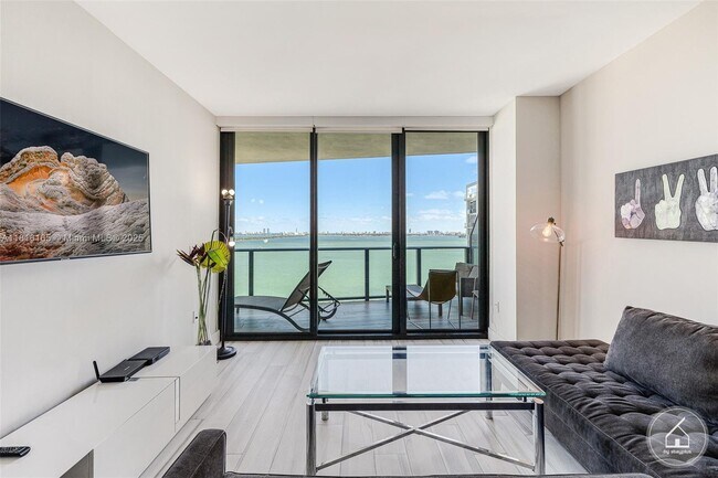 Foto del edificio - 460 NE 28th St