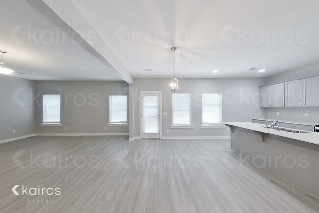 Foto del edificio - 11647 Woodland Lake Rd