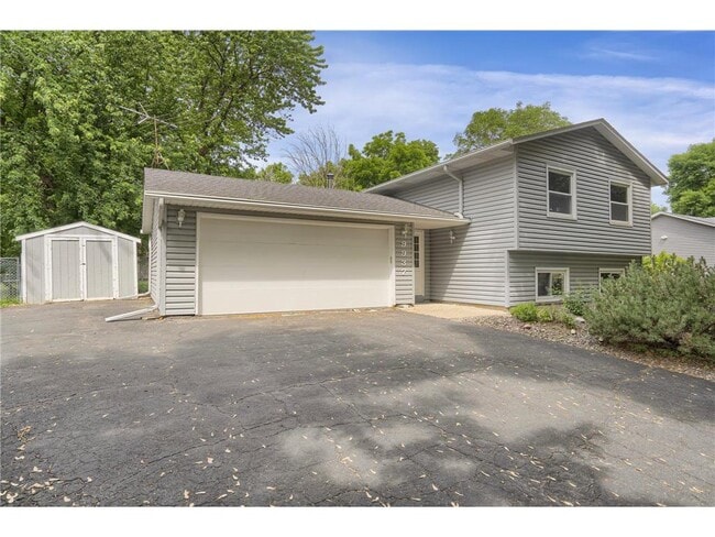 Building Photo - 9937 Deerwood Ln N