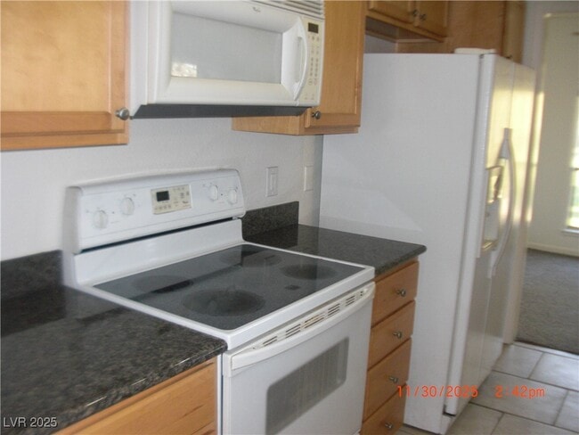 Building Photo - 698 Oakmont Ave