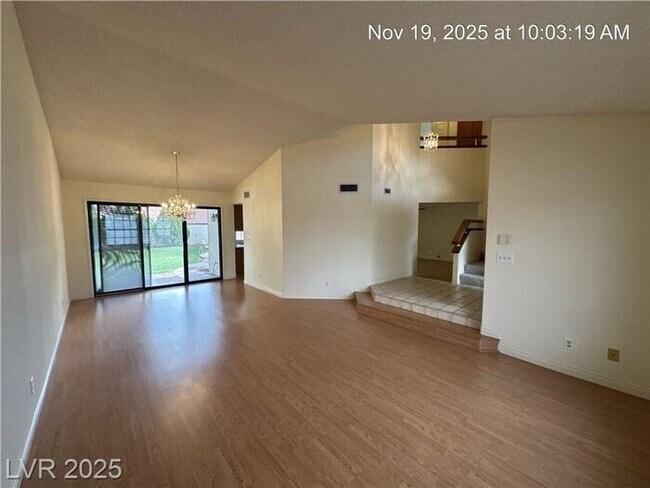 Foto del edificio - Spacious Family Home with Pool, Downstairs Bedroom & Oversized Primary Retreat!