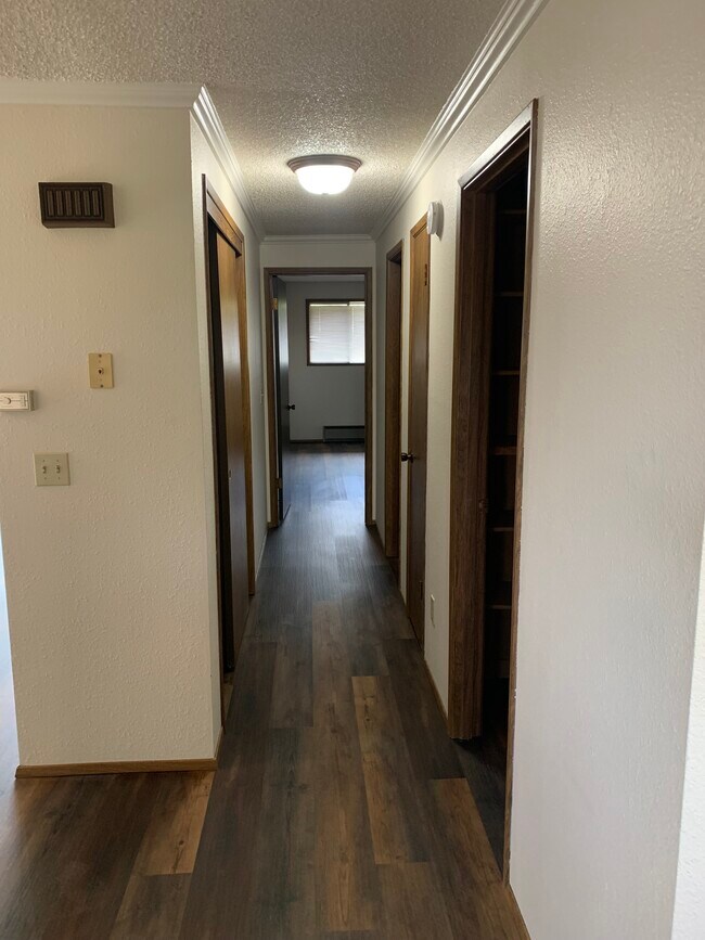 Building Photo - 401 La Villa Dr