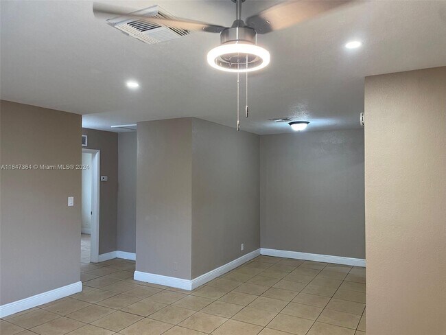 Foto del edificio - 1127 NW 7th Ave