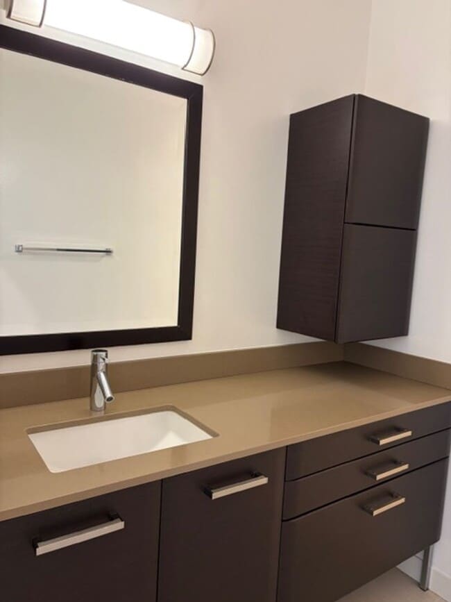 Interior Photo - 801 North