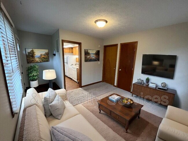 Foto del edificio - 751 N Rangeline Rd