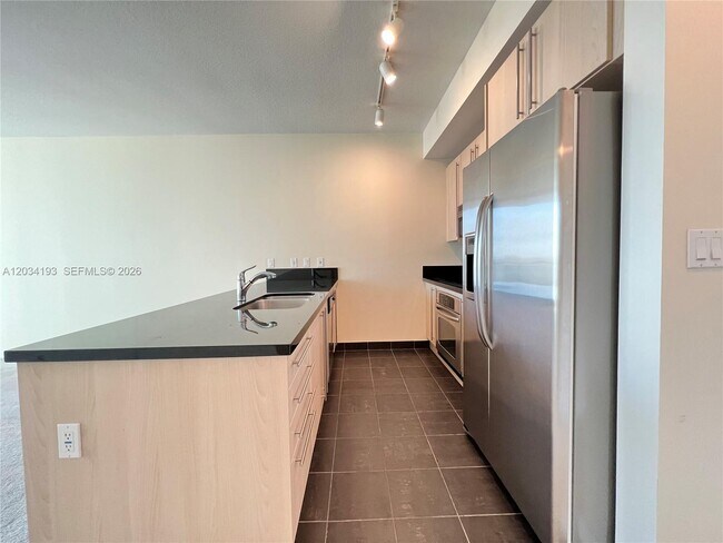Foto del edificio - 79 SW 12th St