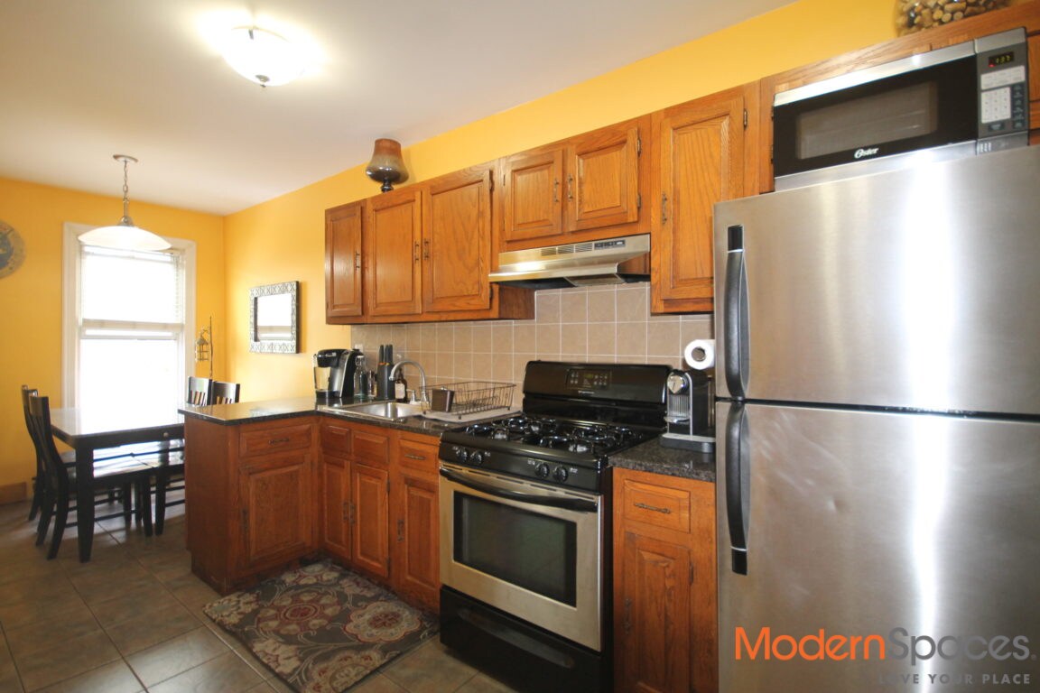 Foto principal - 3420 Crescent St