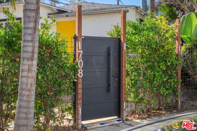 Building Photo - 708 Marr St
