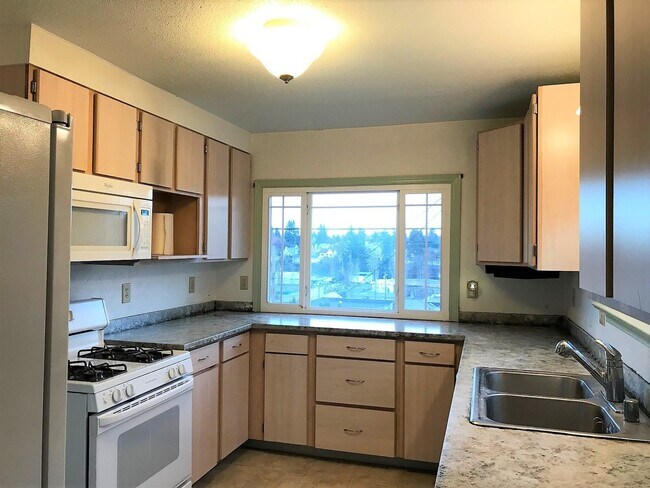 Building Photo - 5 br, 2 bath House - 301 N. Wycoff Ave