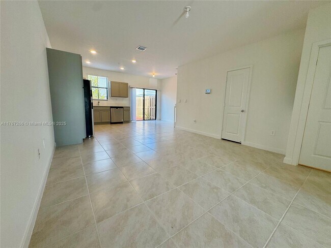 Foto del edificio - 493 NE 12th St