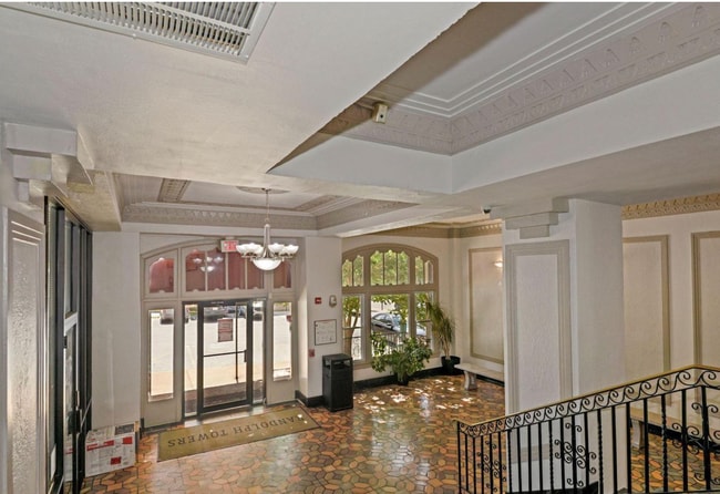 Photo - FABULOUS ONE BED WITH PARKING IN COLUMBIA HEIGHTS House