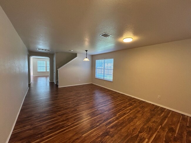 Building Photo - 4 Bedroom 3 Bathroom House / Game Room Lof...