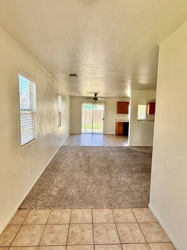 Foto del edificio - 2118 N Woodland St