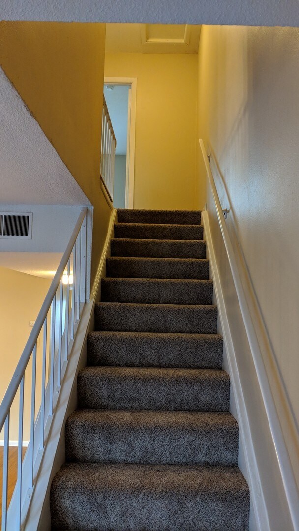 Foto del edificio - AUGUST 2023!!!  2 bedroom, 1.5 bath 2-story condo in Coralville