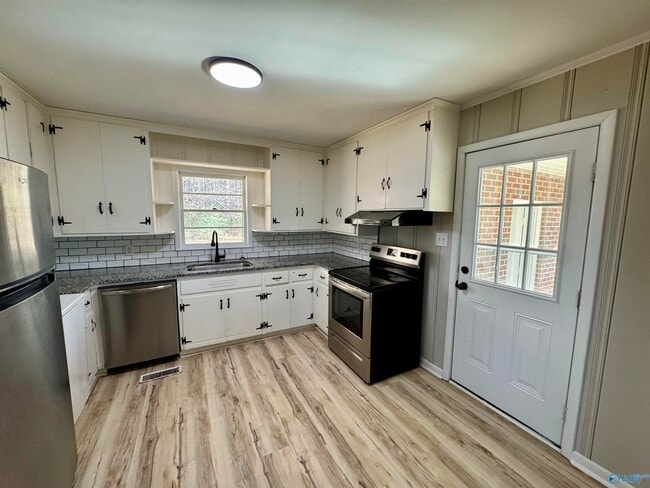 Building Photo - 17456 Lucas Ferry Rd