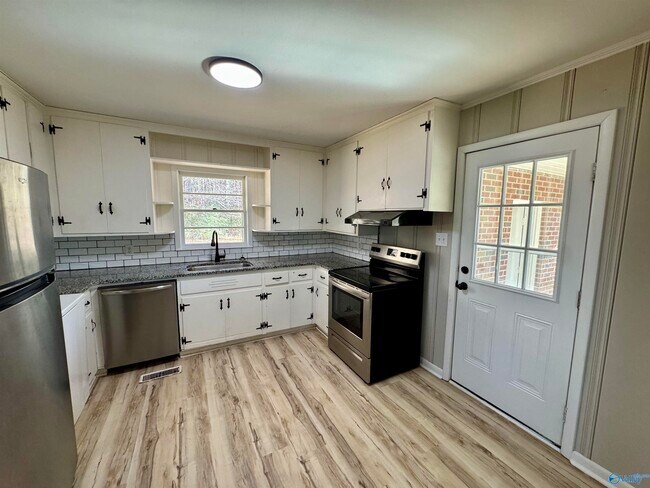 Foto del edificio - 17456 Lucas Ferry Rd