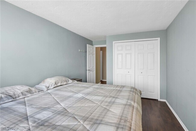 Foto del edificio - 12900 Lake Ave