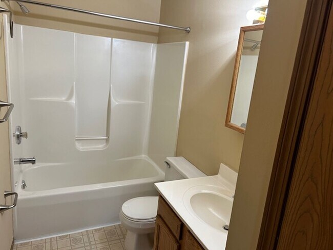 Building Photo - 2 Bedroom & 1.5 Bath Townhome with Garage ...