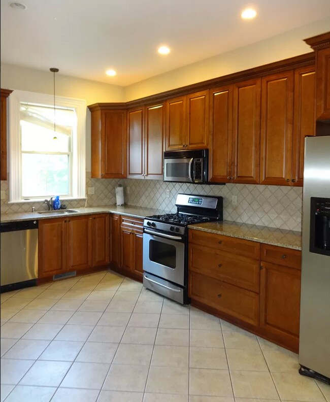 Foto del edificio - 2 Bedroom Victorian inspired Condo Unit wi...
