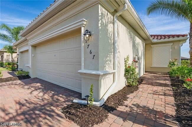 Building Photo - 1767 Alameda Dr