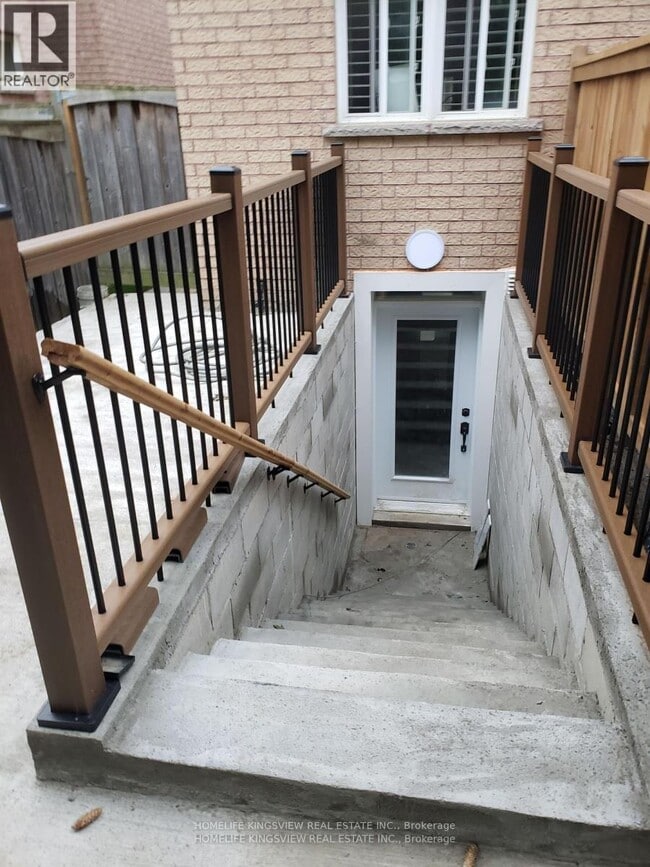 Building Photo - 24 Weston Crescent