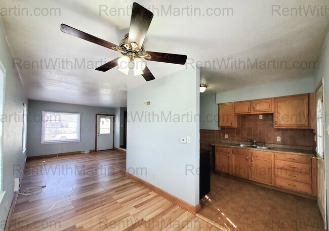 Foto del edificio - 1112-1114 Byron Ave