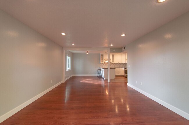 Foto del edificio - Beautifully Remodeled Condo with Epic Kitc...