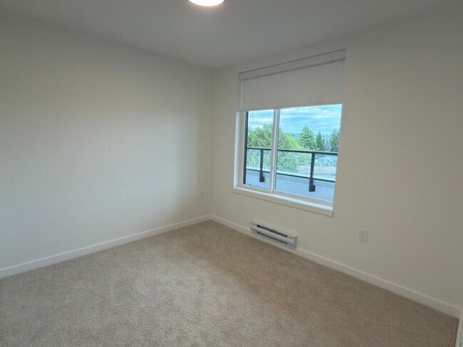 Building Photo - Brand New Condo At Park & Maven