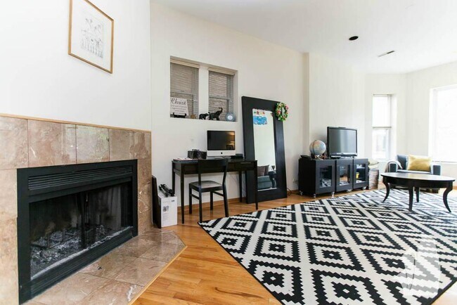 Building Photo - 626 W Buckingham Pl