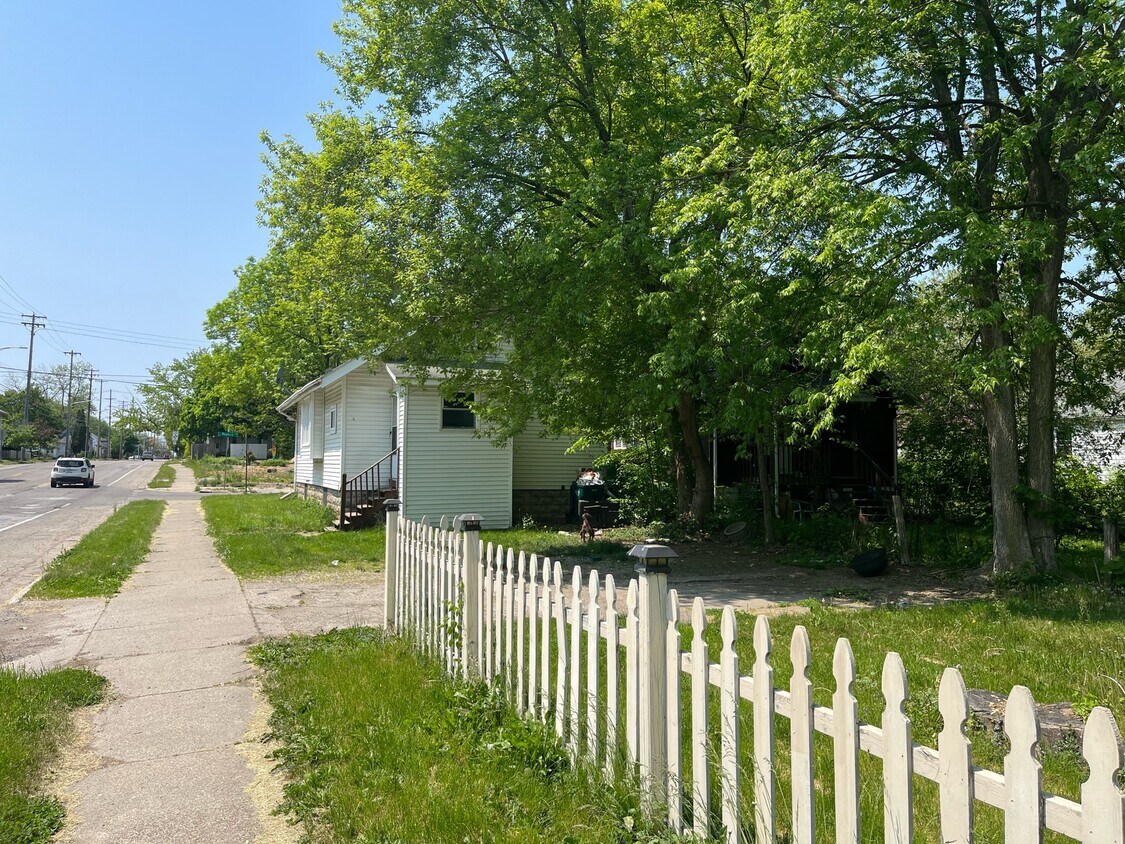 329 S Hayford Ave, Lansing, MI 48912 House Rental in Lansing, MI
